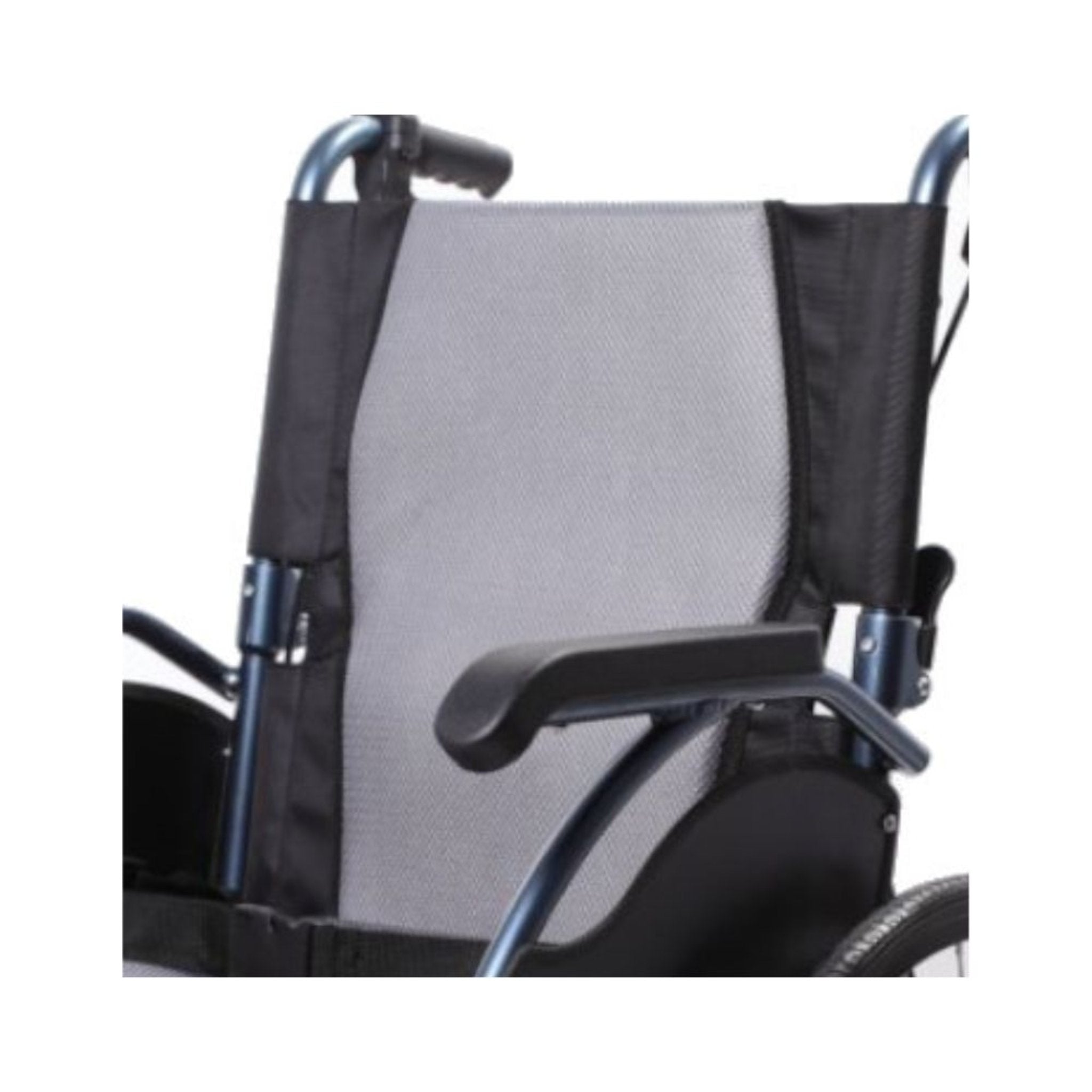 Lättvikt och fällbar rullstol i aluminium med ryggstöd och armstöd bakifrån, Hjälpmedelsbutik VI HP