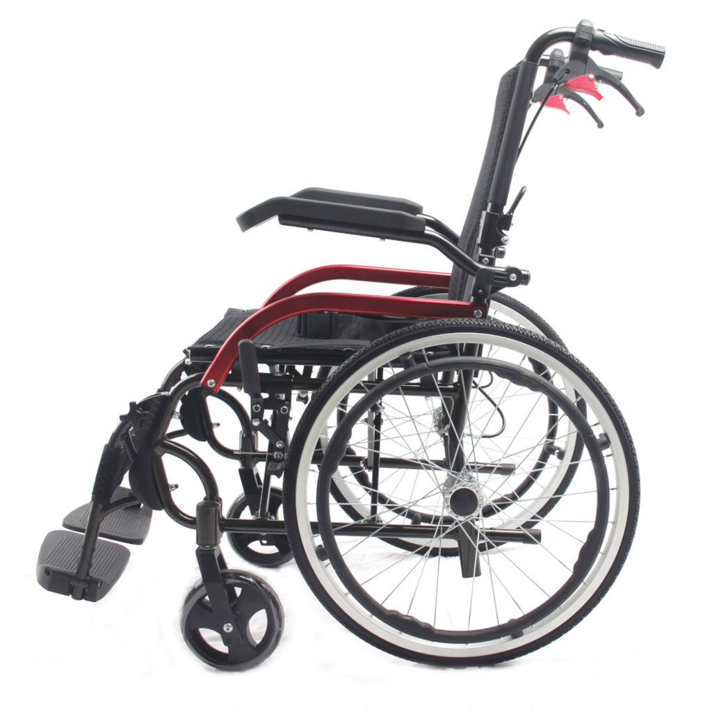 Lättvikts rullstol modell 2242 i sidovy med stora bakhjul och svängbara framhjul, hjälpmedelsbutiken VI HP